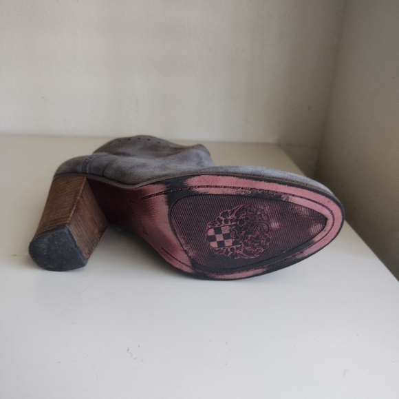 Vince Camuto size 7.5 - Picture 13 of 13